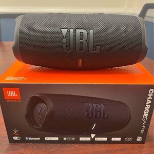 JBL Charge 5 Wireless Speaker in Midnight Black NWT